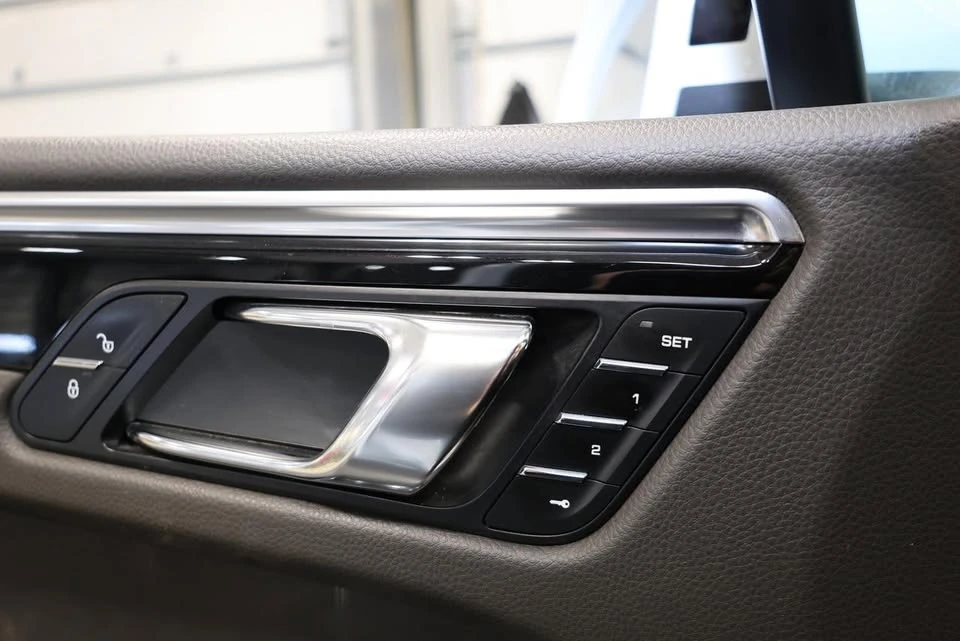 2016 Porsche Macan S - Image 19 of 20