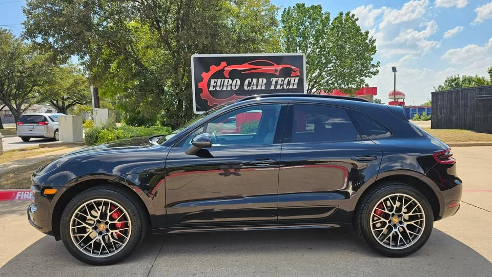 2016 Porsche Macan Turbo - Image 2 of 19