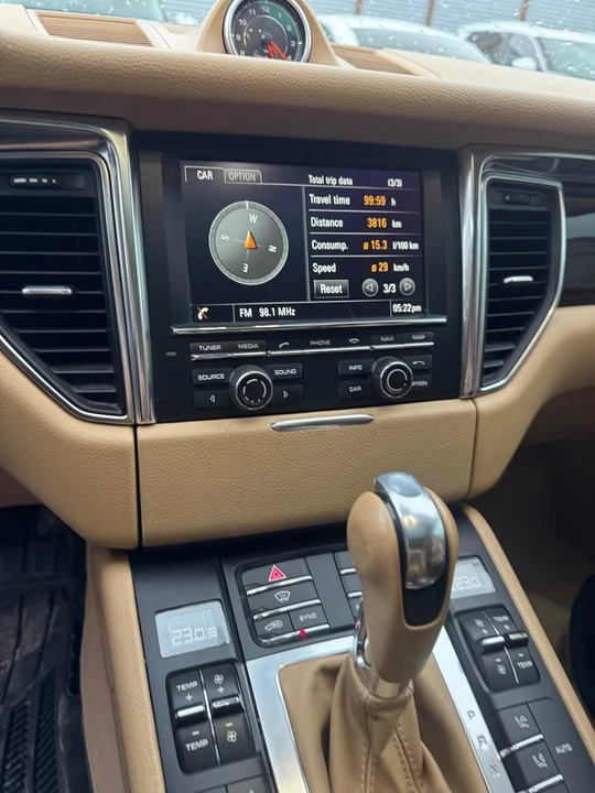2016 Porsche Macan - Image 8 of 15