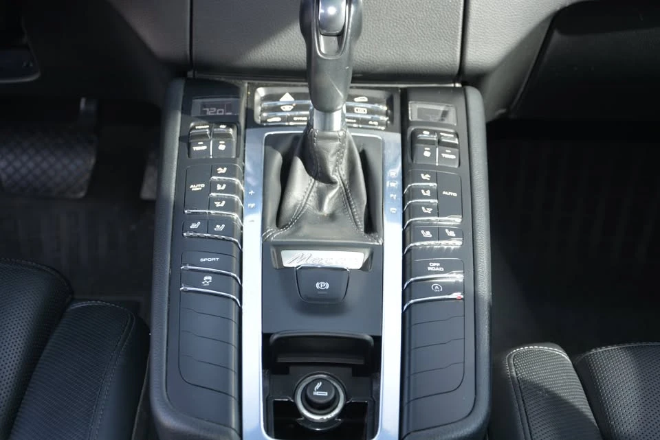 2016 Porsche Macan - Image 9 of 10