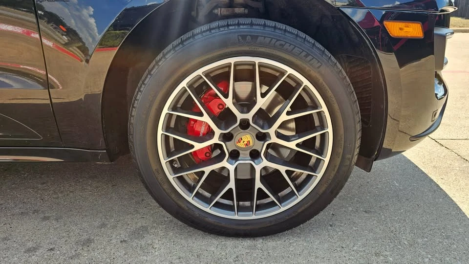 2016 Porsche Macan Turbo - Image 17 of 19