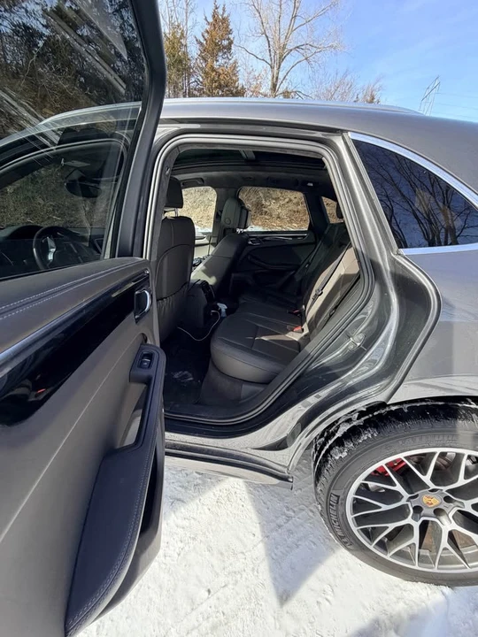 2016 Porsche Macan Turbo - Image 11 of 20