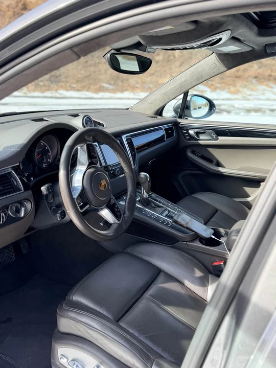 2016 Porsche Macan Turbo - Image 10 of 20