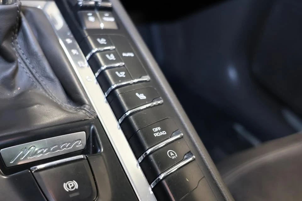2016 Porsche Macan S - Image 14 of 20