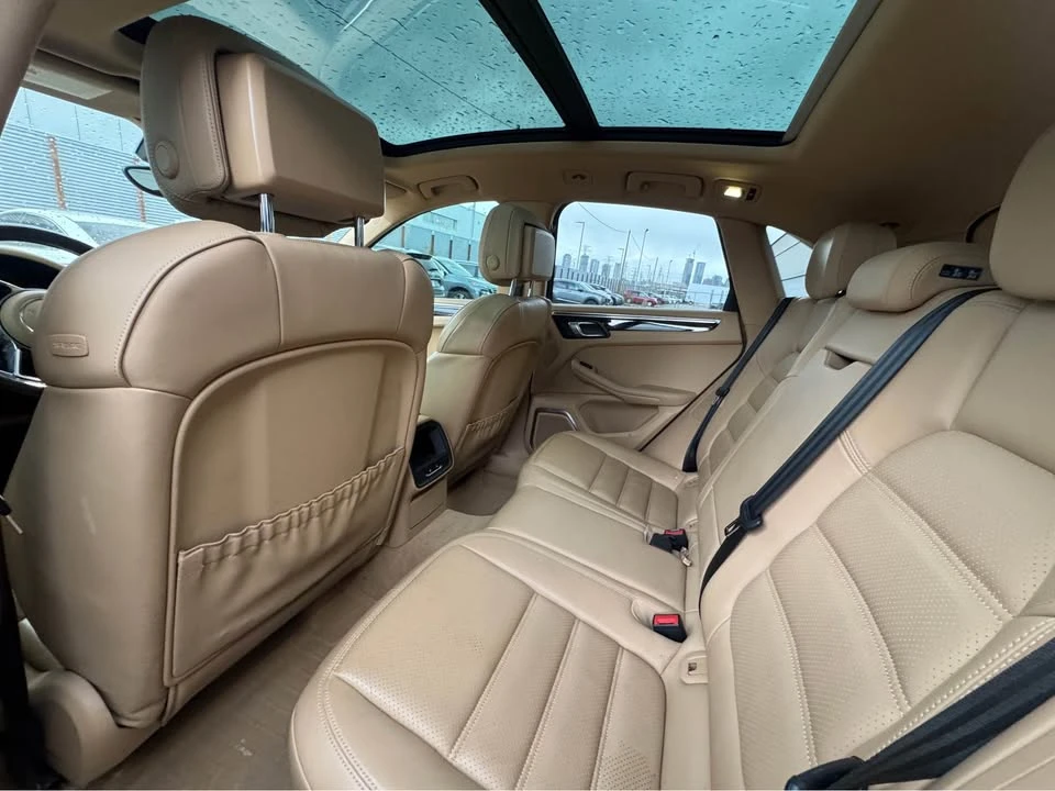 2016 Porsche Macan - Image 10 of 15