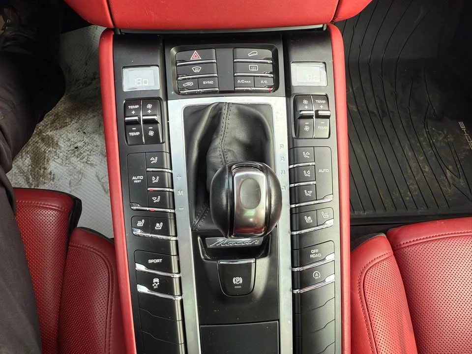 2016 Porsche Macan S - Image 10 of 13