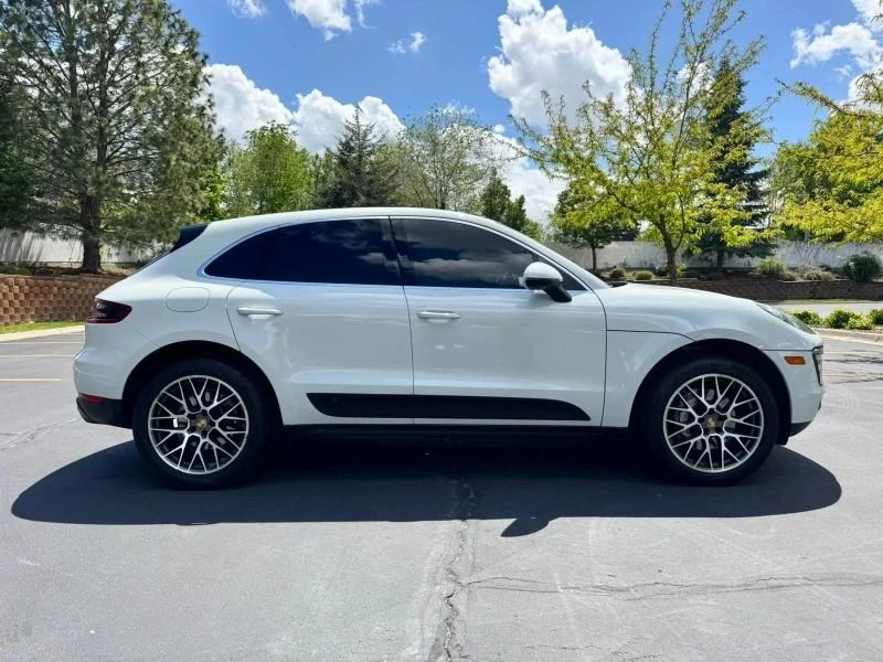 2016 Porsche Macan - Image 18 of 20