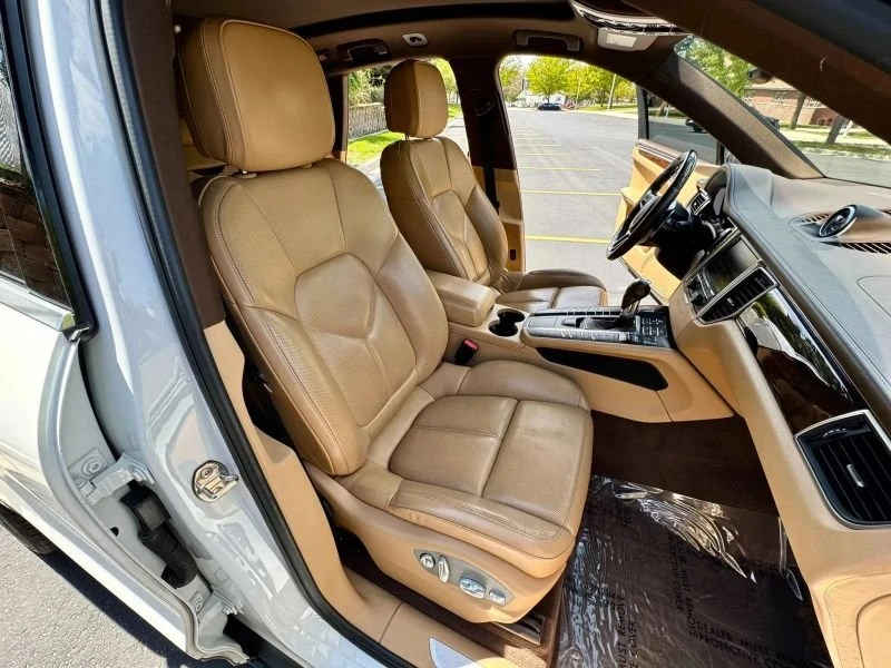 2016 Porsche Macan - Image 14 of 20