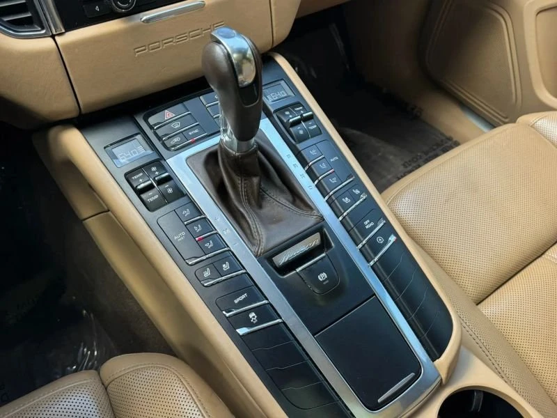 2016 Porsche Macan - Image 10 of 20