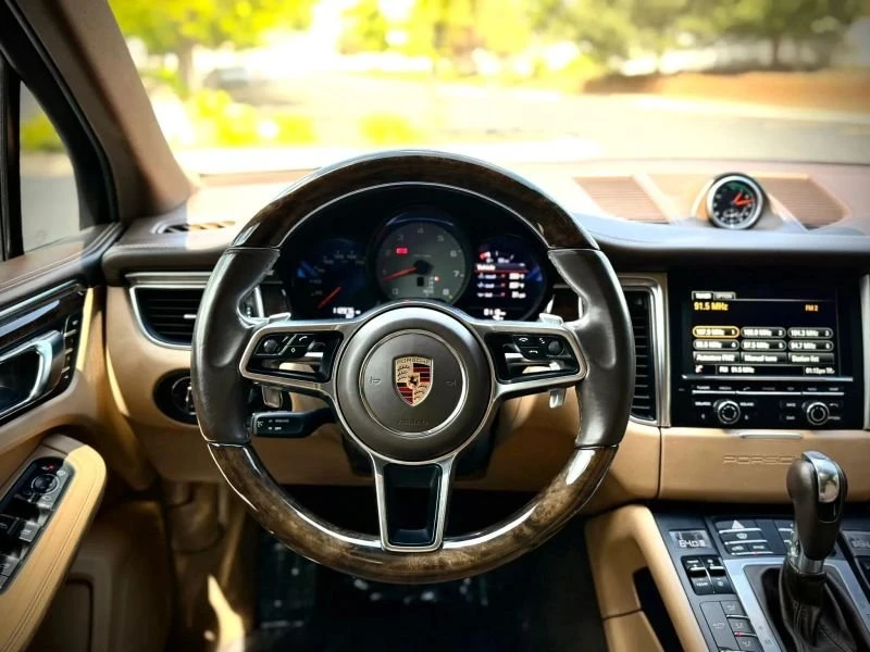 2016 Porsche Macan - Image 7 of 20