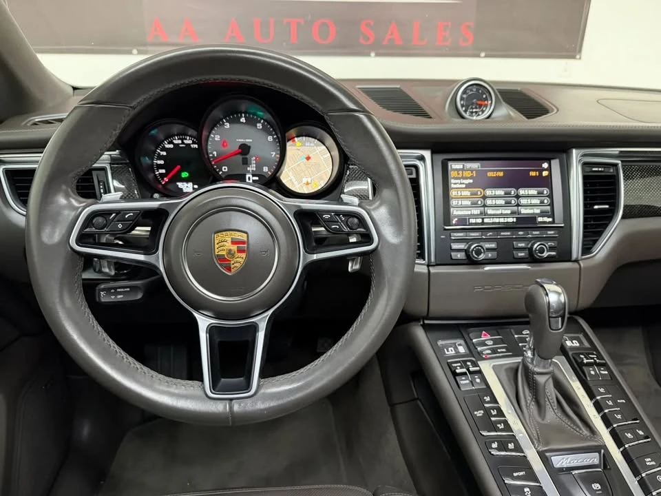 2016 Porsche Macan - Image 9 of 20