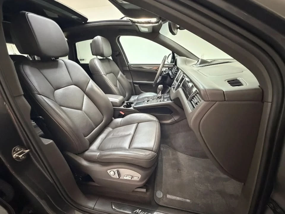 2016 Porsche Macan - Image 17 of 20