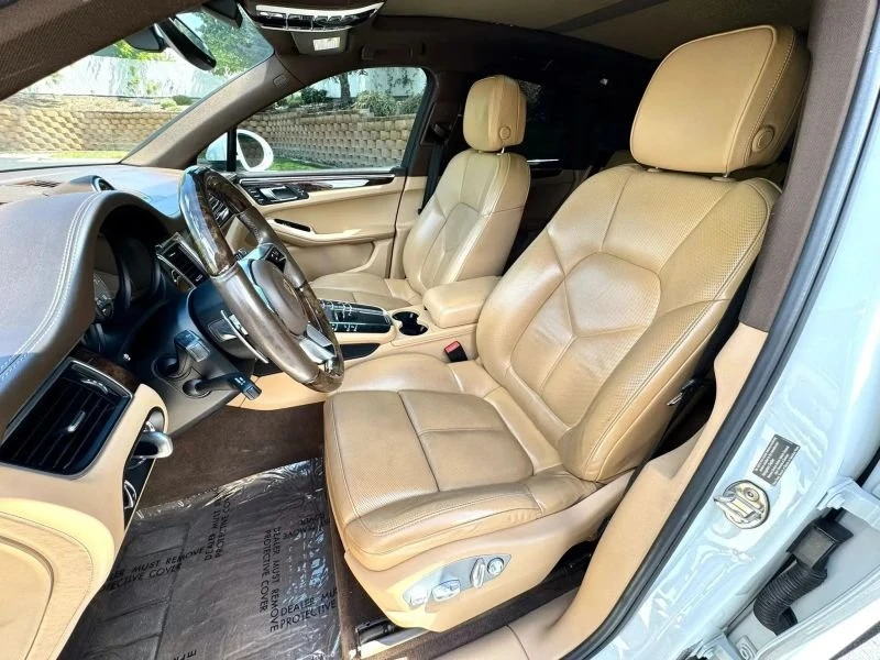 2016 Porsche Macan - Image 13 of 20