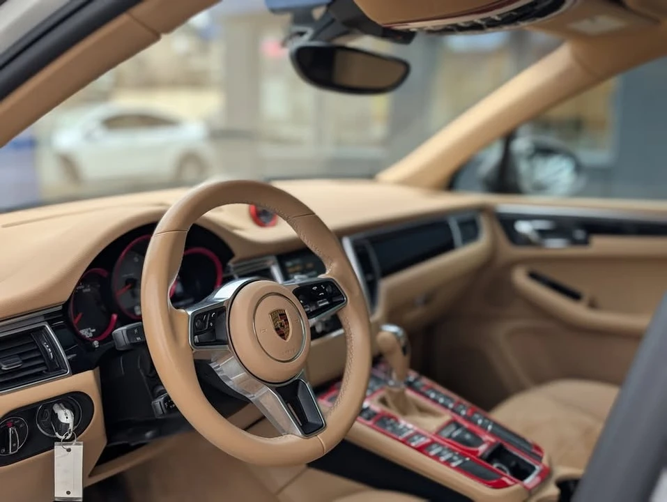 2016 Porsche Macan - Image 9 of 20