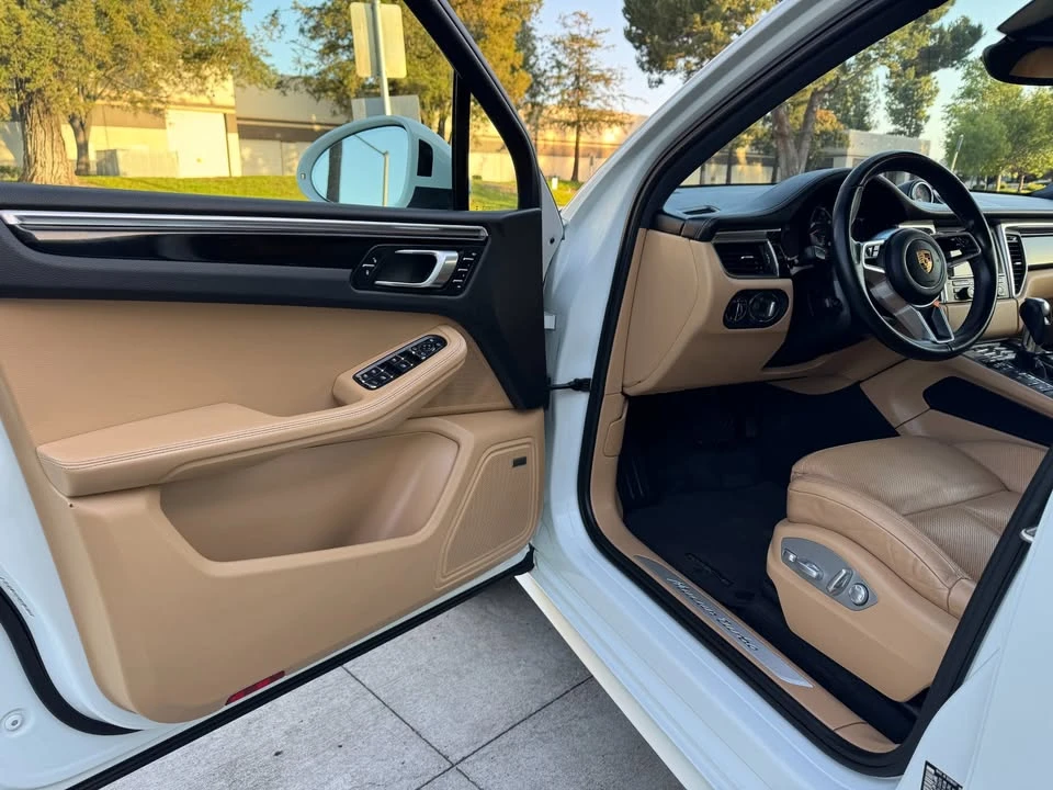 2016 Porsche Macan - Image 11 of 20