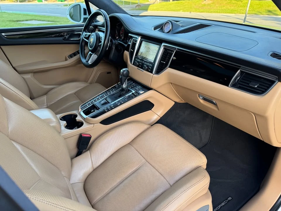 2016 Porsche Macan - Image 19 of 20