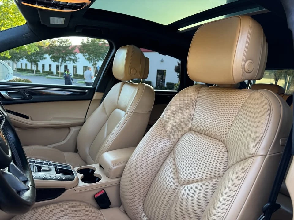 2016 Porsche Macan - Image 17 of 20