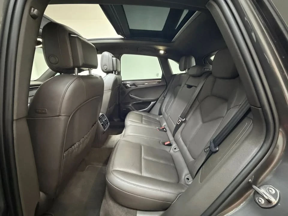 2016 Porsche Macan - Image 15 of 20