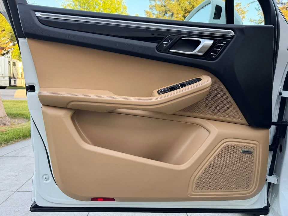 2016 Porsche Macan - Image 12 of 20