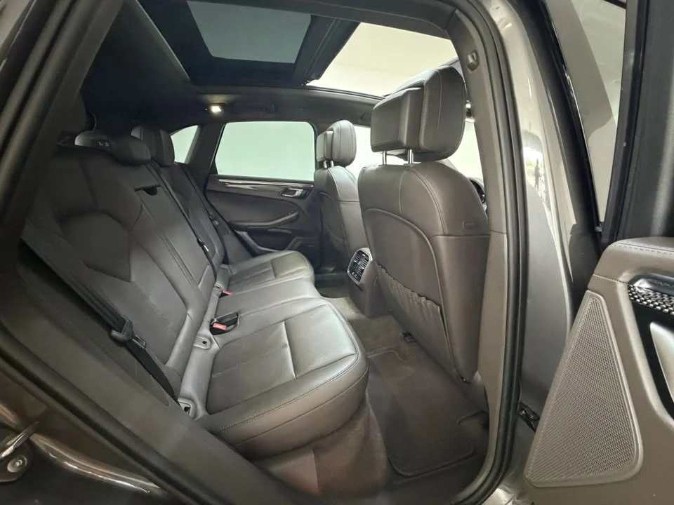 2016 Porsche Macan - Image 19 of 20