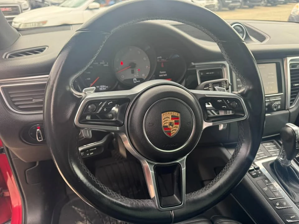 2016 Porsche Macan - Image 10 of 20
