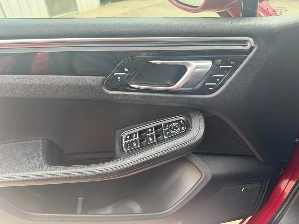 2016 Porsche Macan - Image 17 of 20