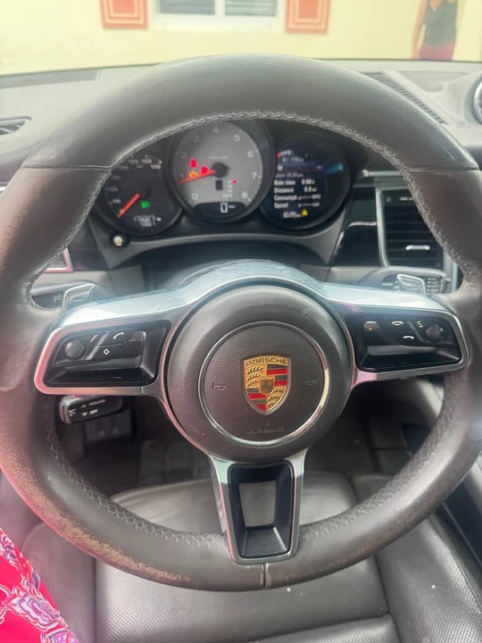 2016 Porsche Macan - Image 10 of 12