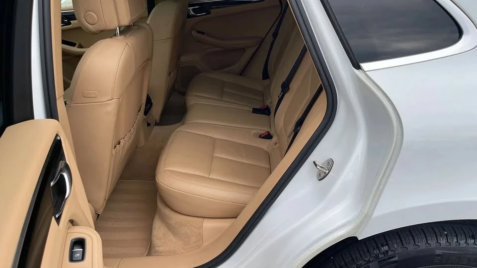 2016 Porsche Macan - Image 14 of 20