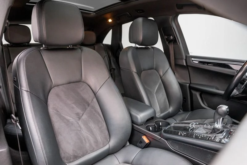 2016 Porsche Macan - Image 18 of 20