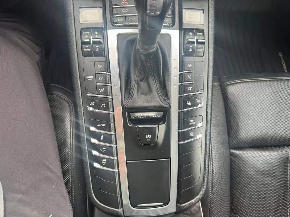 2016 Porsche Macan - Image 15 of 20