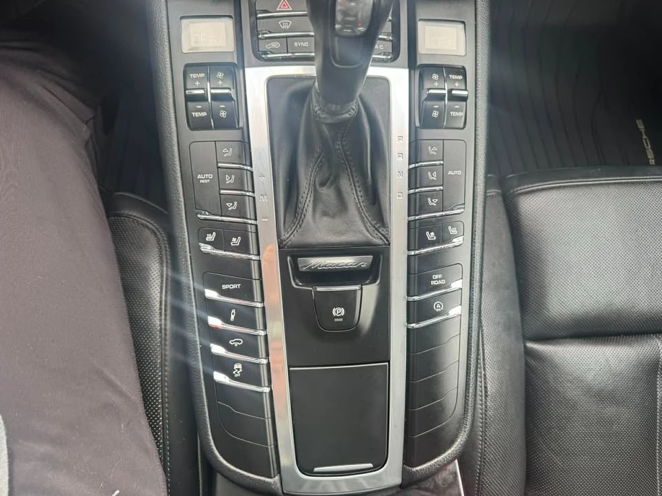 2016 Porsche Macan - Image 14 of 20