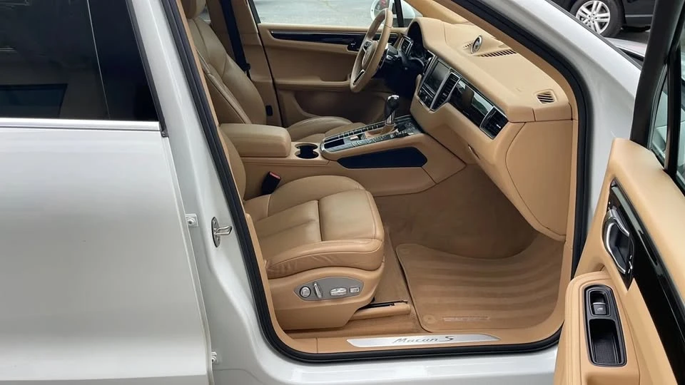 2016 Porsche Macan - Image 19 of 20