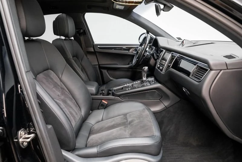 2016 Porsche Macan - Image 15 of 20