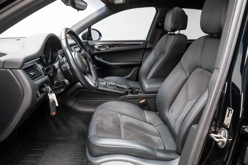 2016 Porsche Macan - Image 14 of 20