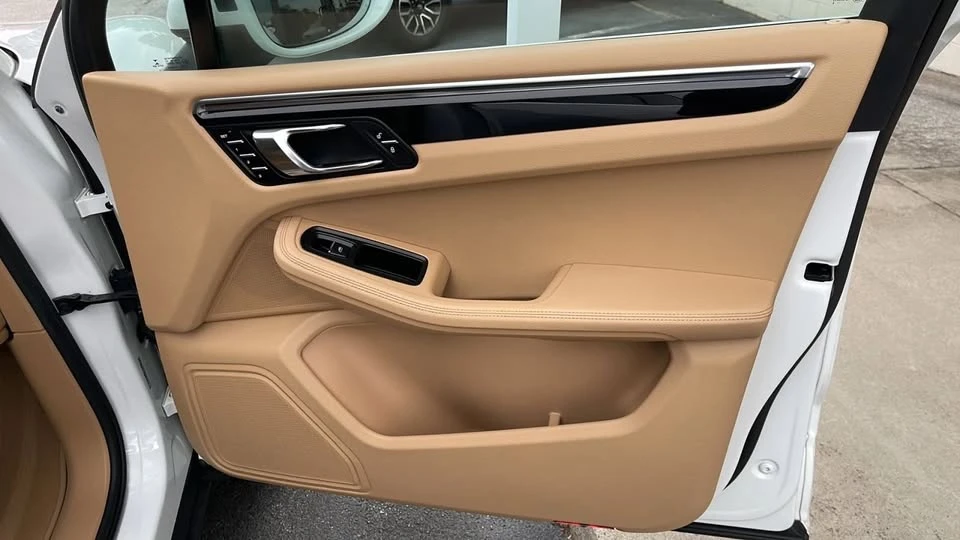 2016 Porsche Macan - Image 18 of 20