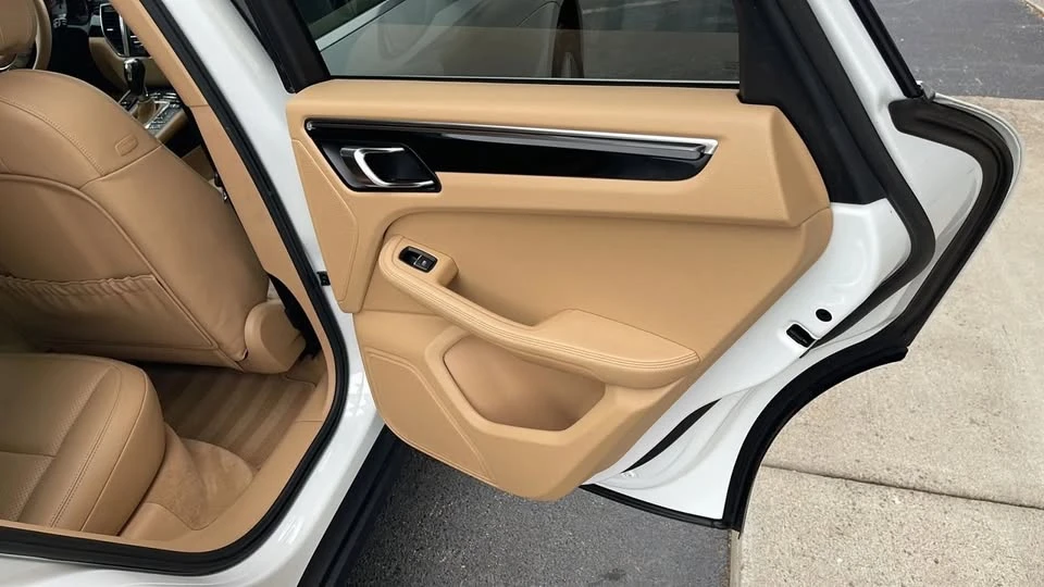 2016 Porsche Macan - Image 15 of 20