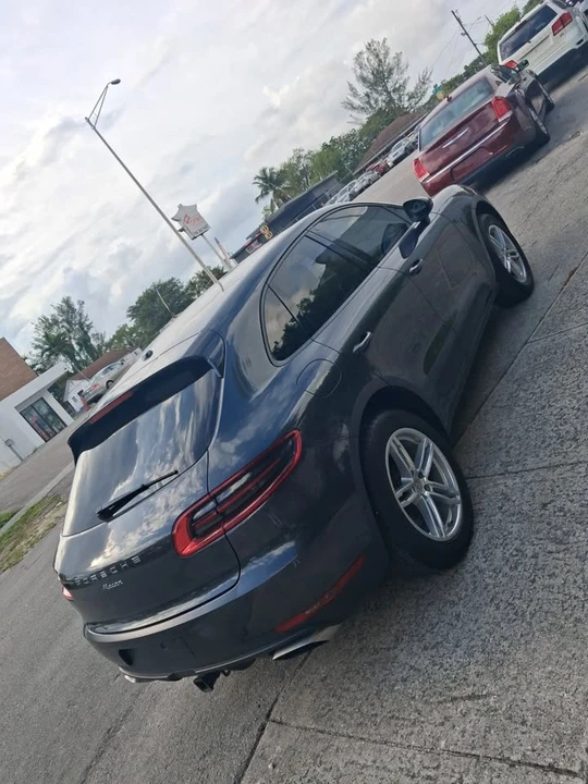 2016 Porsche Macan - Image 10 of 11