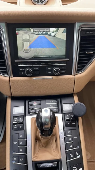 2016 Porsche Macan - Image 10 of 20