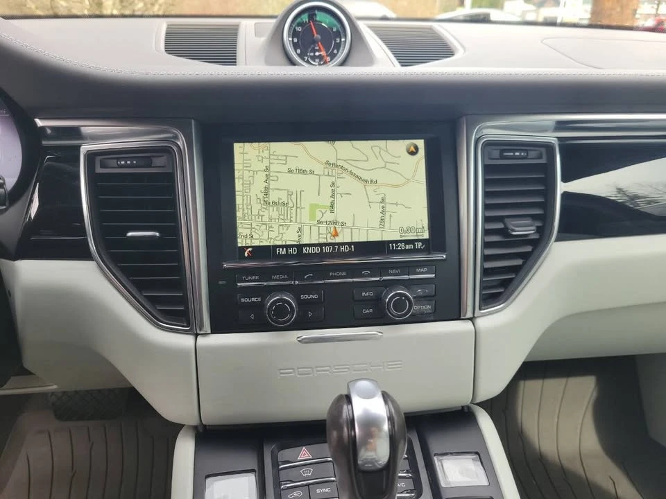 2016 Porsche Macan S - Image 9 of 15