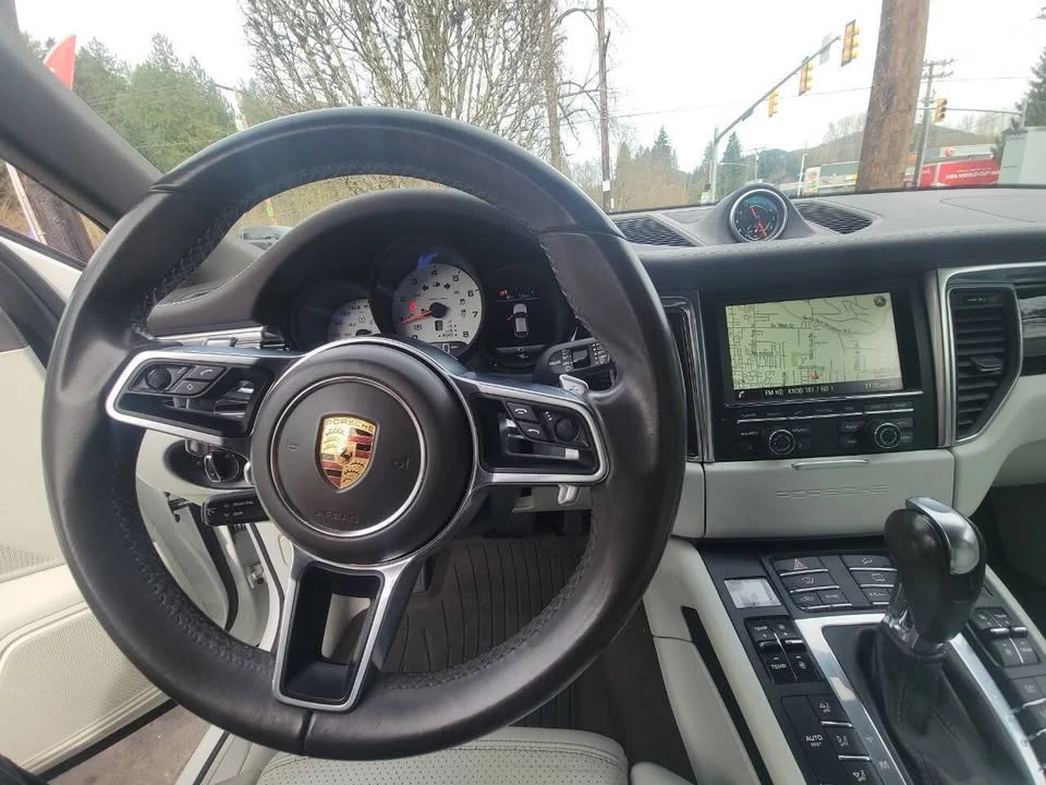 2016 Porsche Macan S - Image 8 of 15