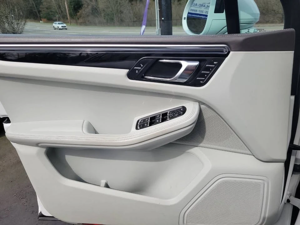 2016 Porsche Macan S - Image 12 of 15