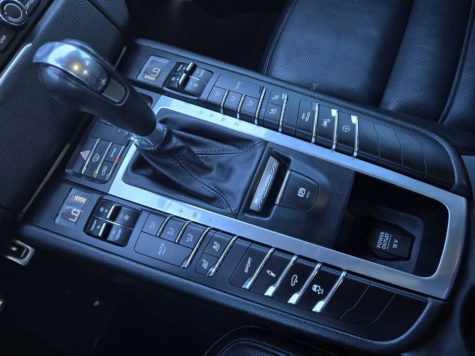2016 Porsche Macan - Image 18 of 20