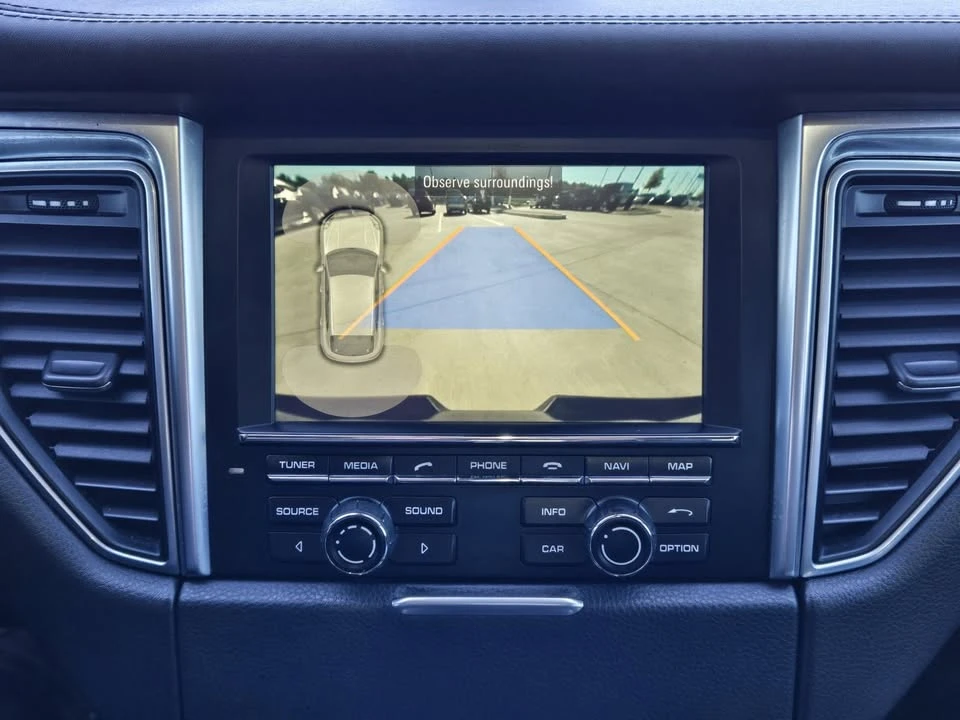 2016 Porsche Macan - Image 17 of 20