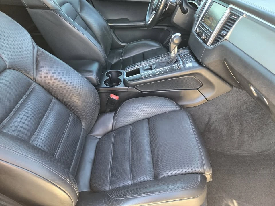 2016 Porsche Macan - Image 14 of 20