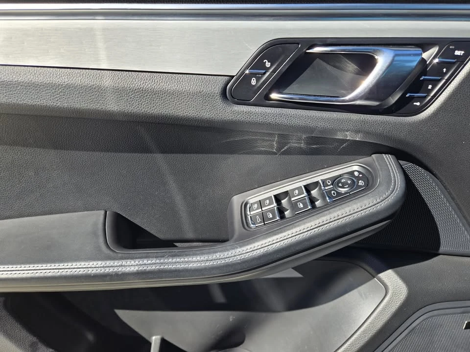 2016 Porsche Macan - Image 19 of 20
