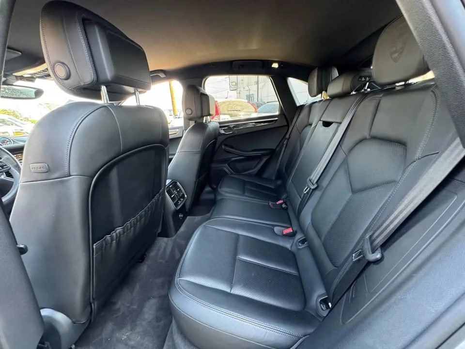 2016 Porsche Macan - Image 12 of 14