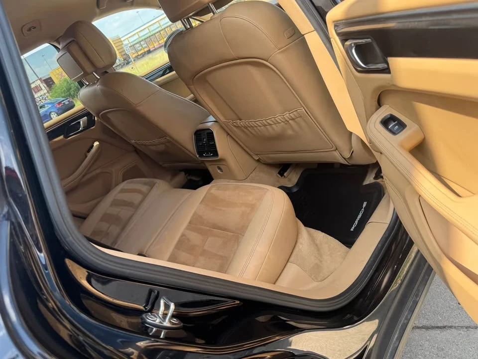 2016 Porsche Macan S - Image 16 of 17