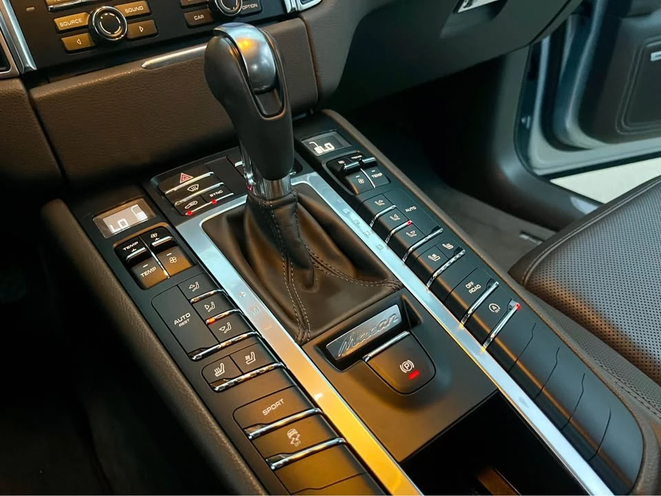 2016 Porsche Macan S - Image 17 of 20