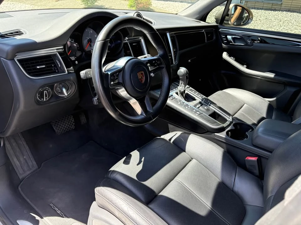 2016 Porsche Macan S - Image 8 of 11