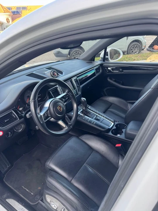 2016 Porsche Macan S - Image 9 of 10